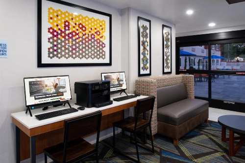 Holiday Inn Express Santa Rosa North image 19