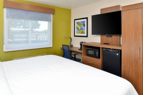 Holiday Inn Express Santa Rosa North image 21
